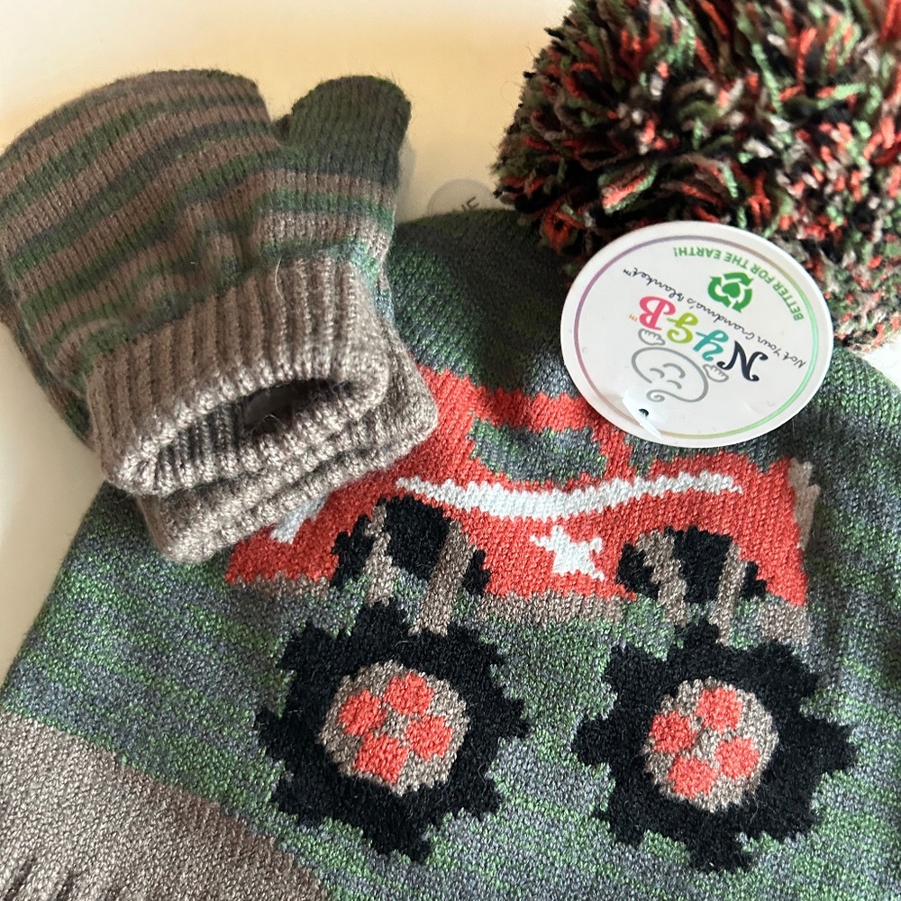 Baby boy hat and mitten set